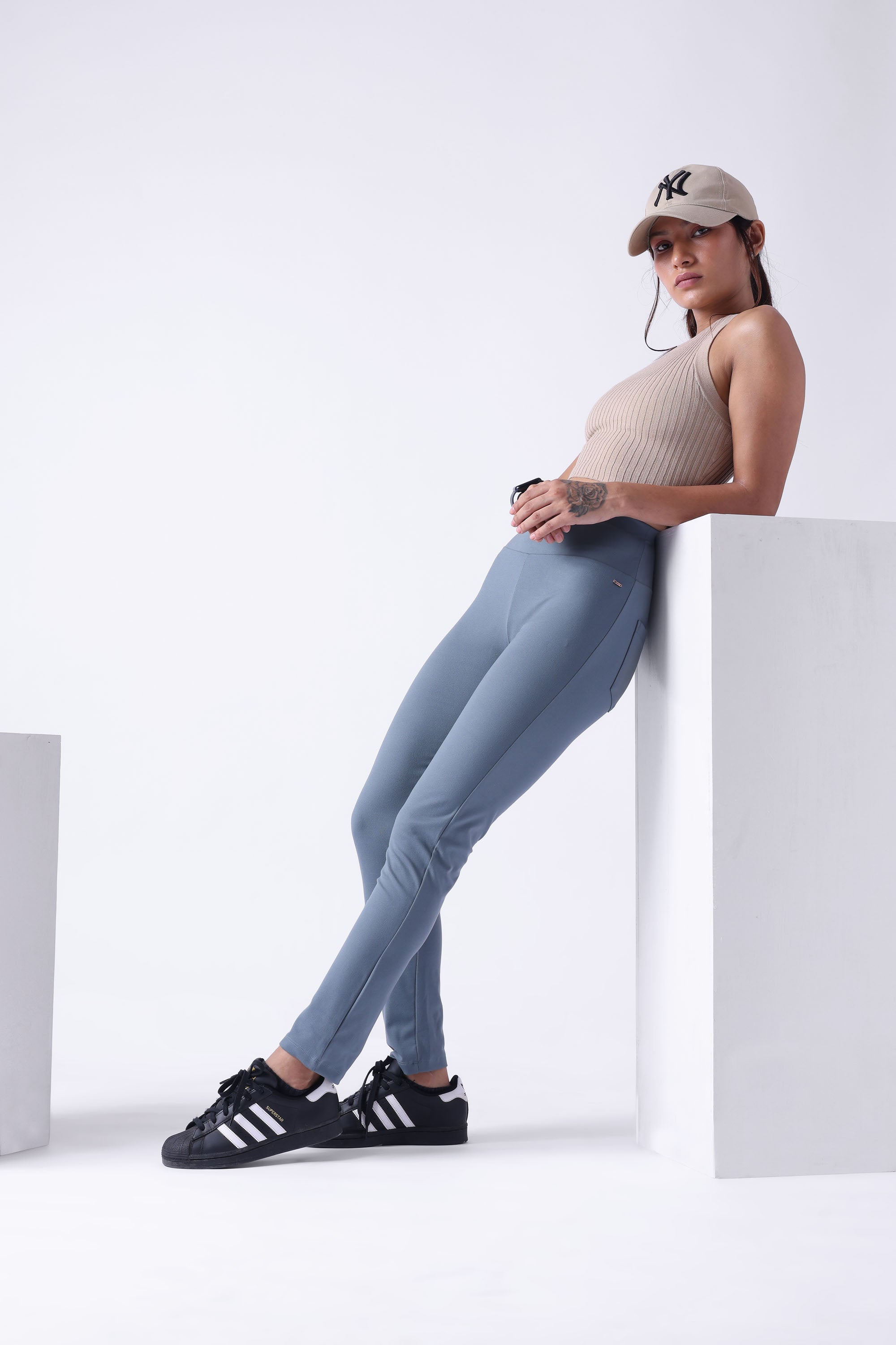 GREY HIGH WAIST ANKLE LENGTH ATHLEISURE PANTS-4